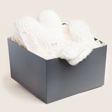 Load image into Gallery viewer, leolam-hold-me-gift-box-giving